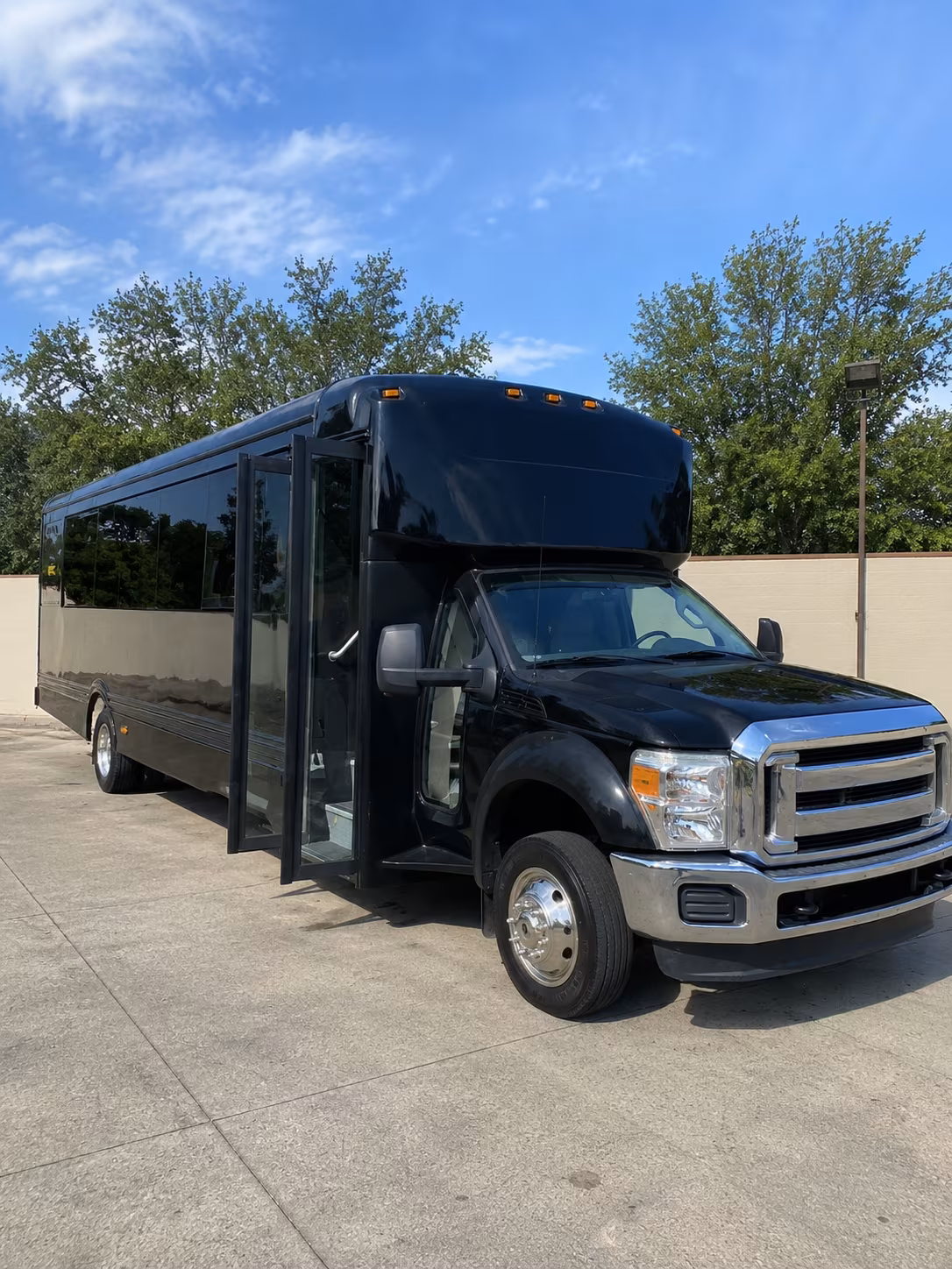 stamford 20 passenger party bus