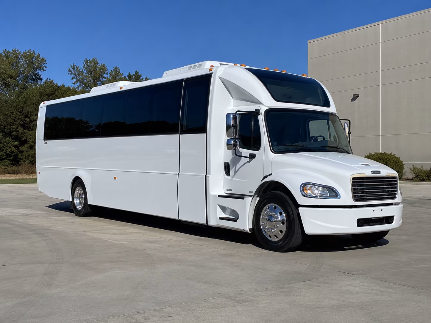 stamford 28 passenger party bus